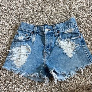 Levi jean shorts • 8 regular